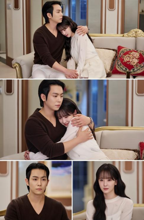 TV CHOSUN [닥터신] 백서라-안우연, “절친과 연결된 두 사람, 기류가 진짜 심상치 않다?!” 기사 이미지