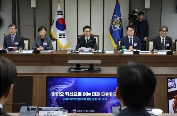  김민석 국무총리 주재, ▴국가 바이오 거버넌스 ▴바이오 클러스터 혁신 등 논의 기사 이미지