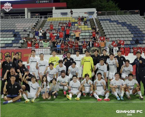 김해FC2008, 전통의 ‘불모산 더비’서 창원FC 5-1 완파 코리아컵 3라운드 진출 기사 이미지